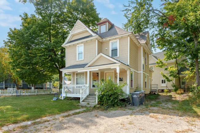 Building Photo - 805 Douglas Ave Unit 2 Rental