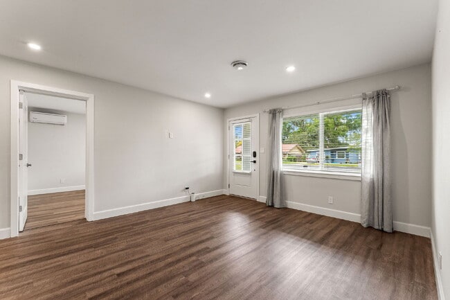 Photo - Charming 4-Bed with 2 Full Baths and Large Fenced-in Yard in the Heart of Clermont!