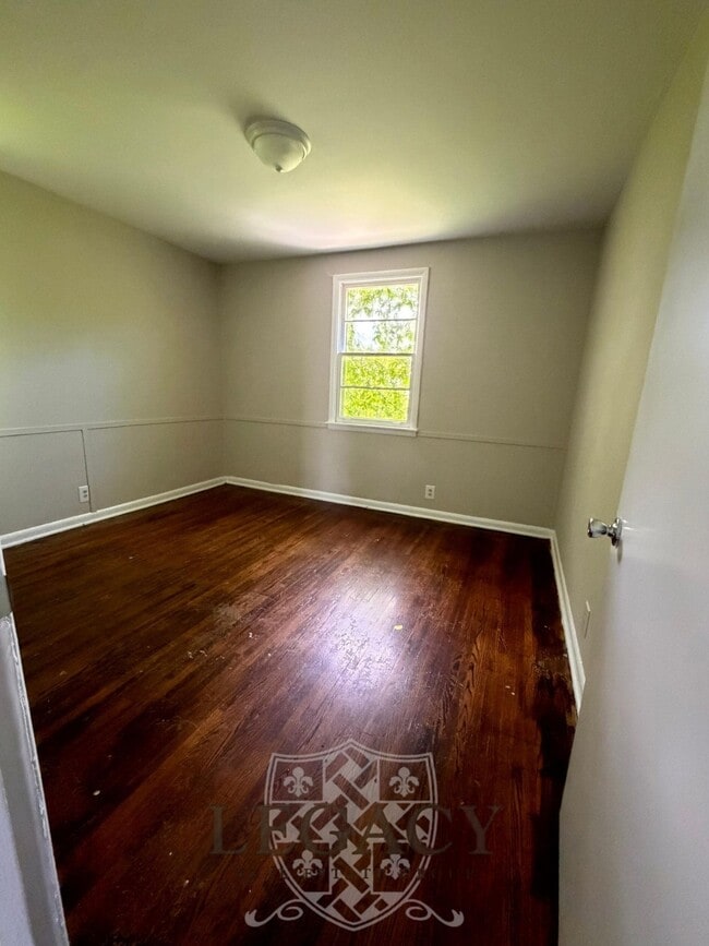 Photo - 2229 Maplecrest Dr