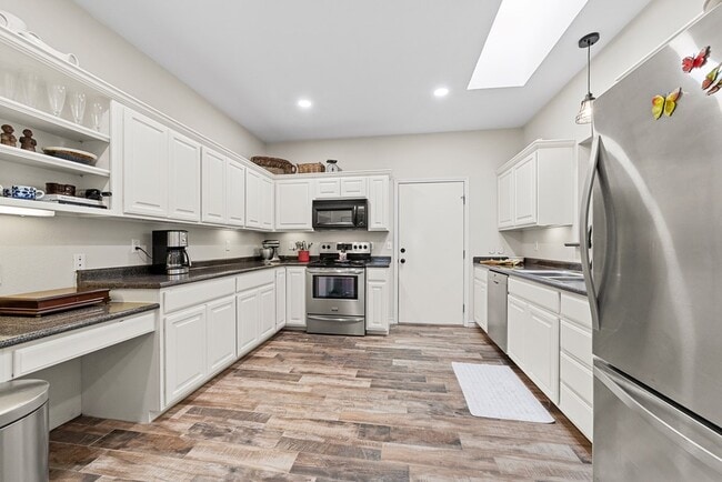 Photo - 1008 Edinburgh Dr