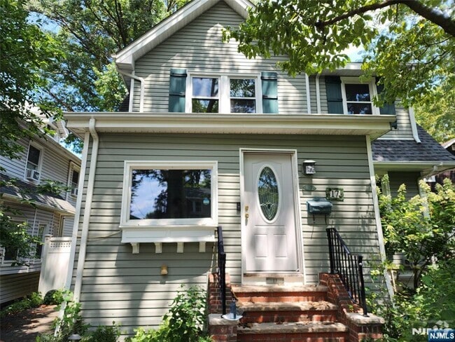 Building Photo - 17 Cottage Pl Rental