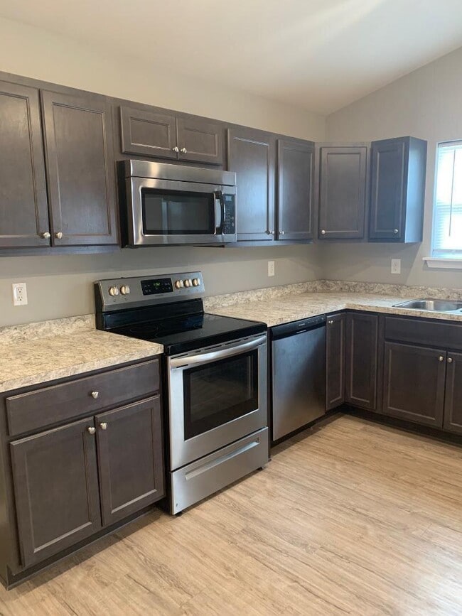 Photo - 2525 Feathersound Wy