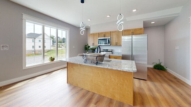 Building Photo - 5BR/5BA Fort Sanders Townhome | Off-Campus...