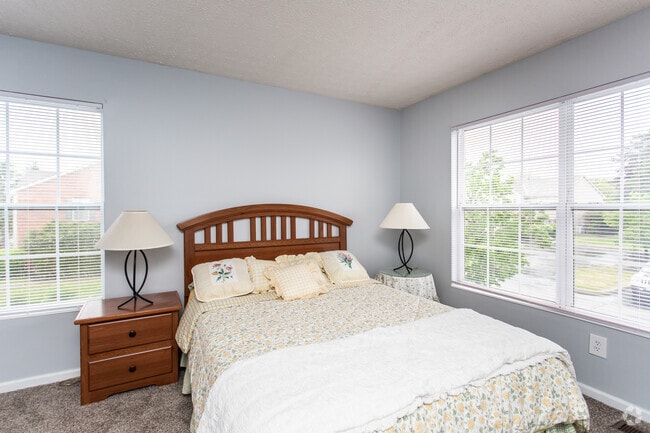 2BR, 1BA - 950 SF