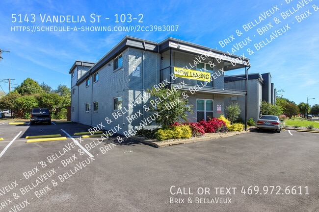 Building Photo - 5143 Vandelia St Unit 103-2