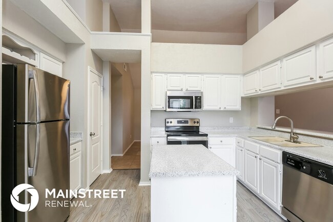 Photo - 304 Meadowglen Dr