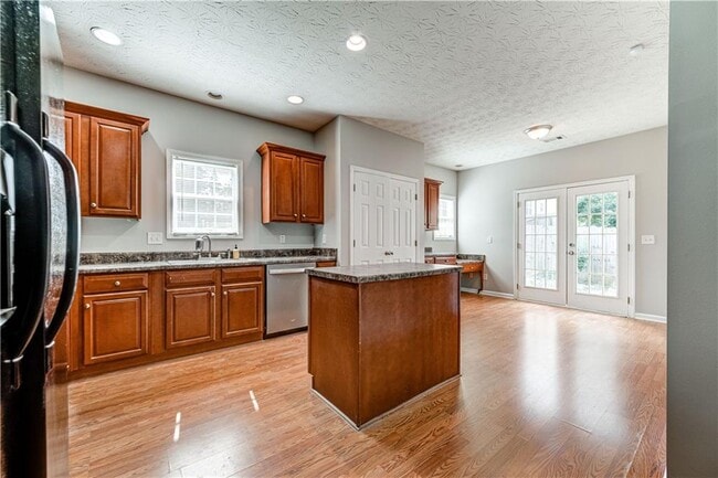 Photo - 4768 Sylvan St