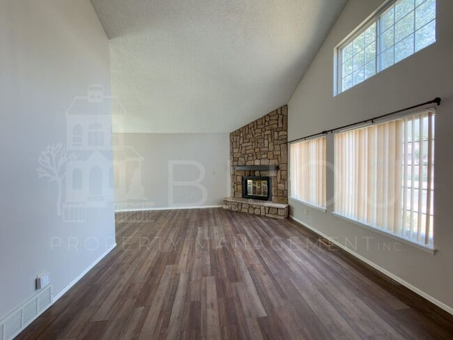 Photo - 963 Bayfield Way