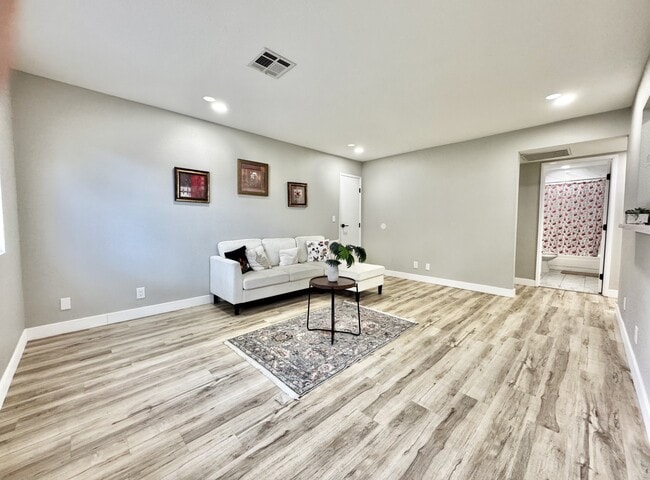 Photo - 5181 W Pioneer Ave