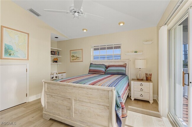 Photo - 4011 Galt Island Ave