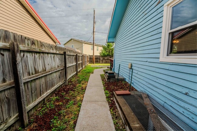 225 Parker Dr