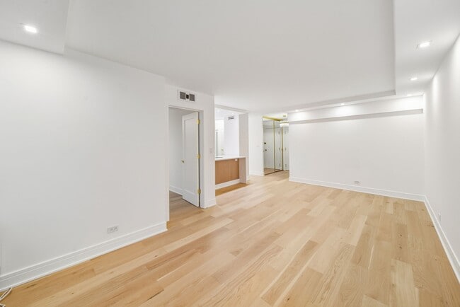 Photo - 88 W Schiller St Unit 906