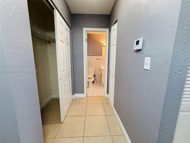 Photo - 2040 NW 89th Ave Unidad 204