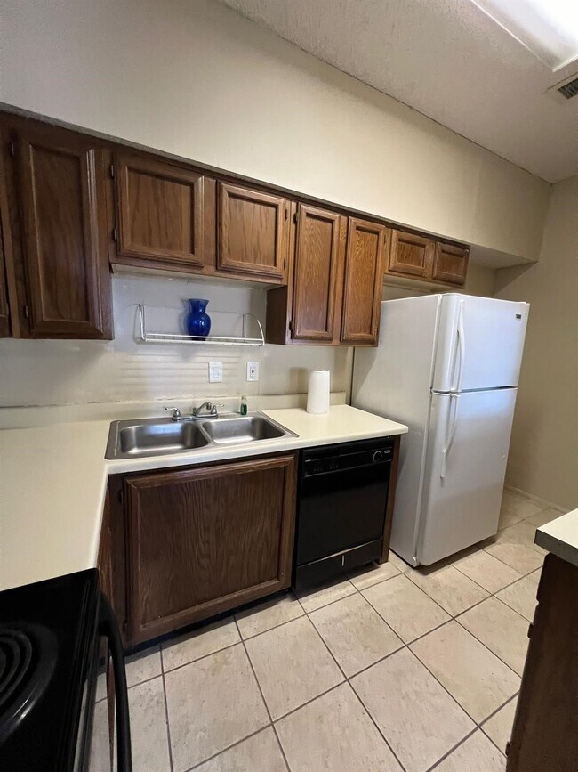 Photo - 17417 Red Oak Dr Unidad 106