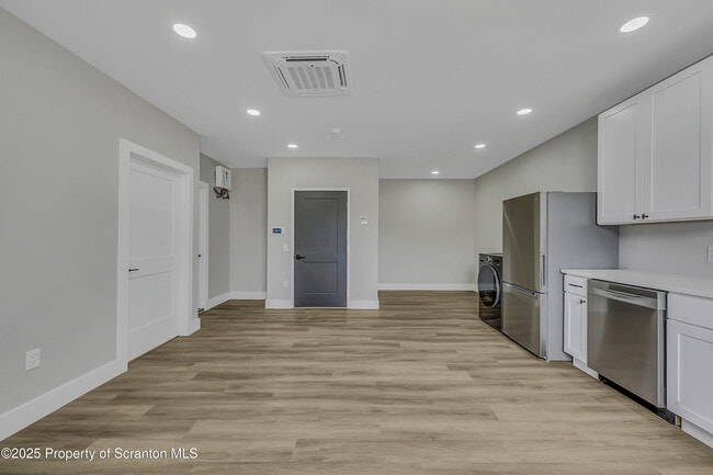 Photo - 215 Hickory St