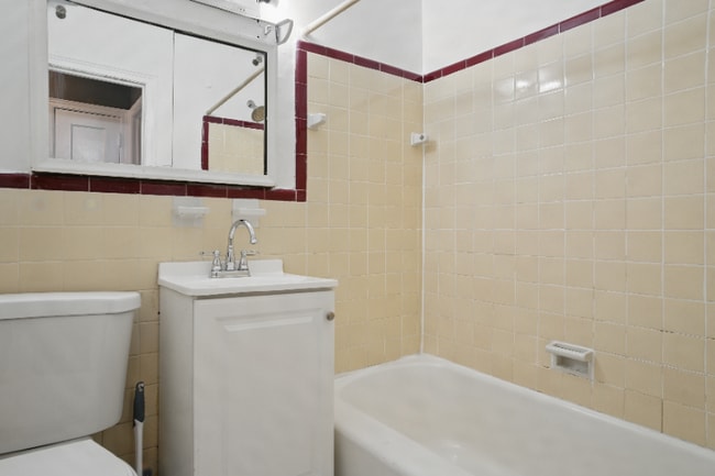 Photo - 1452 Hellerman St