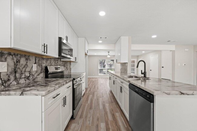 Building Photo - 1313 Redbud Trail