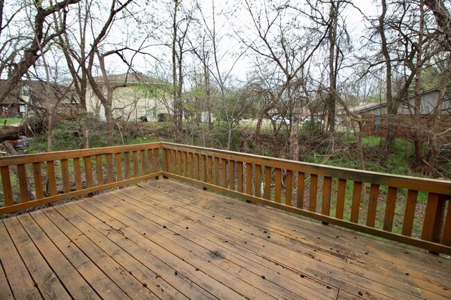 Building Photo - 905-907 Aspen Unit 905