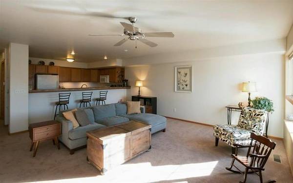 Photo - Beautiful 3 bedroom, 2.5 bathroom Townhouse Condo