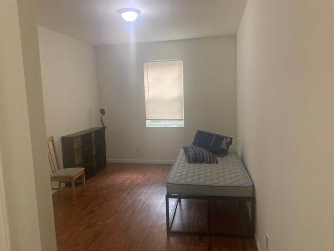 bed - 1228 S 45th St