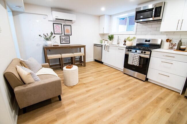 Photo - Newly Constructed Boutique Studio in Hintonburg (142 Young) Unité C