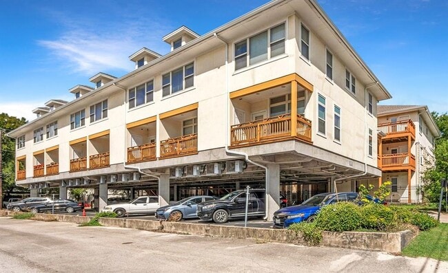 Building Photo - 305 E 31st St Unit 6