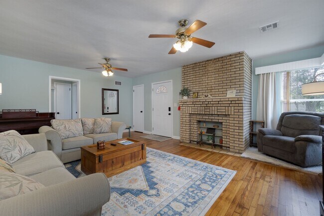 Photo - Furnished 3 Bed 2 Bath Home Near NAS Pensacola