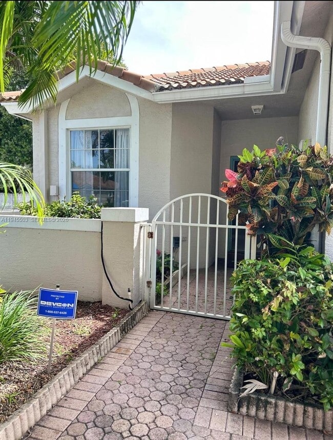 Building Photo - 2480 E Aragon Blvd