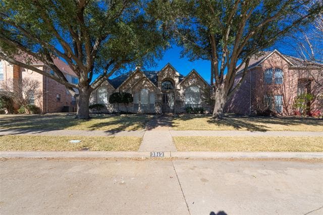 Building Photo - 3913 Overlake Dr