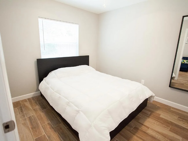 Photo - 820 W Amelia Ave