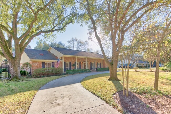 Building Photo - 11407 S Chestwood Dr