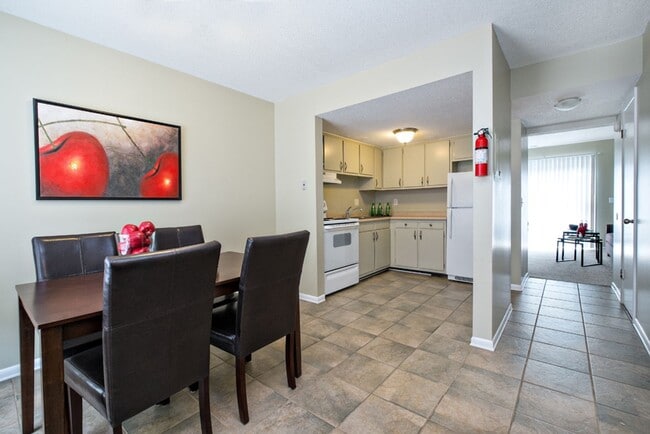 Photo - 2 bed / 1 bath Townhome Unidad 12