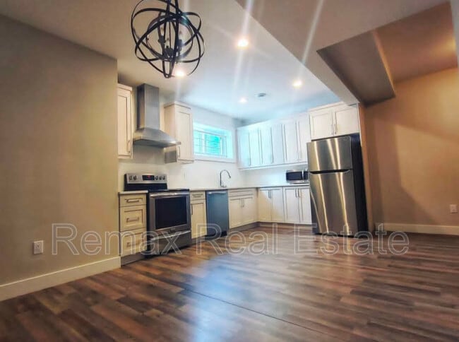 Building Photo - 10725-10796 96 St