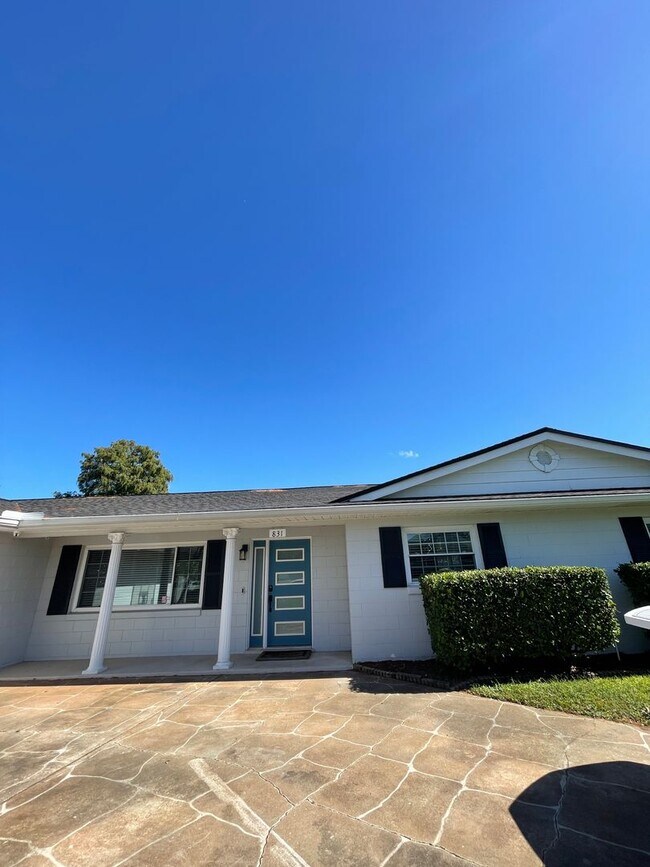 Quiet secluded lakefront 3 bed 2 bath pro... House House Rental in Orlando, FL