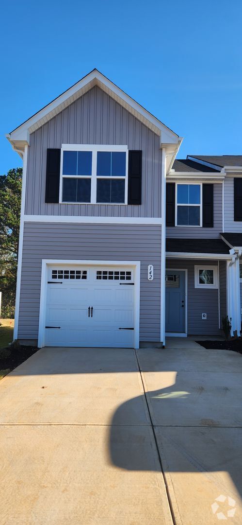 Building Photo - 3 BR Townhome in Arden Woods Townhomes