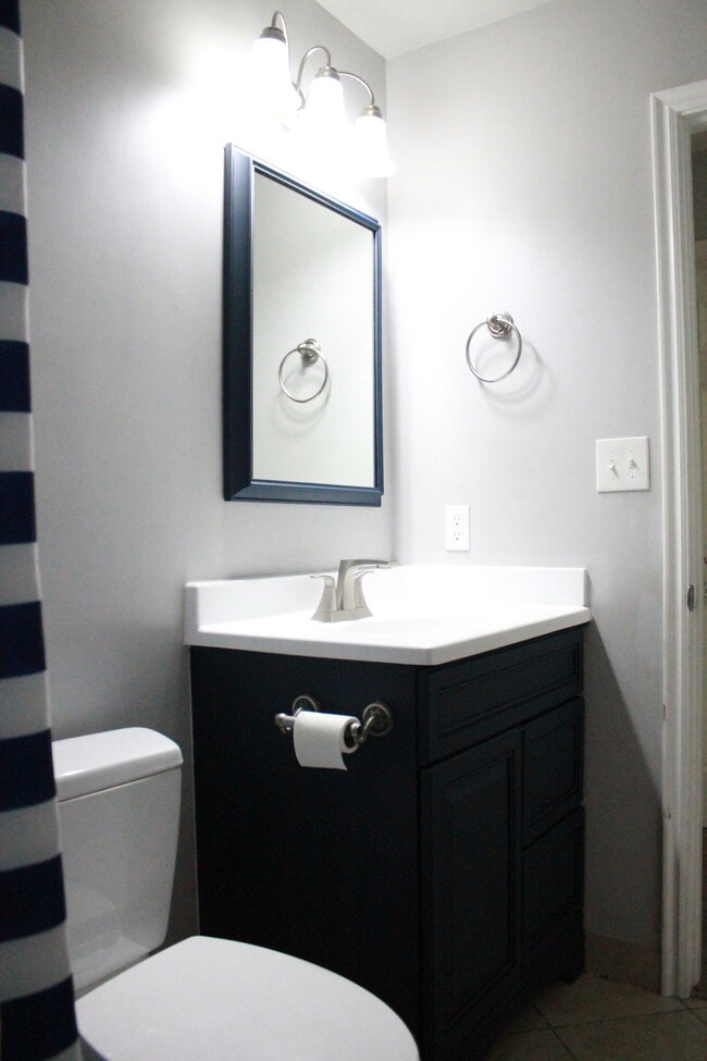 Photo - 555 W 920 N