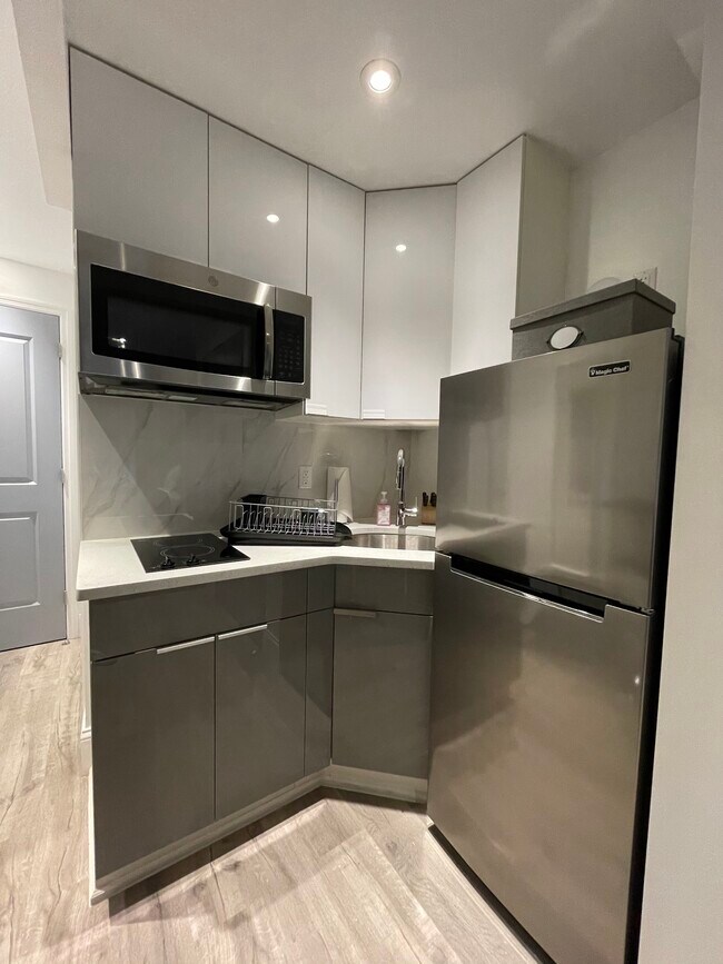 Photo - 143 E 36th St