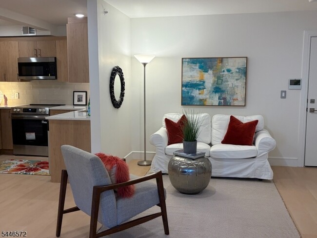 627 Valley Rd Unit E