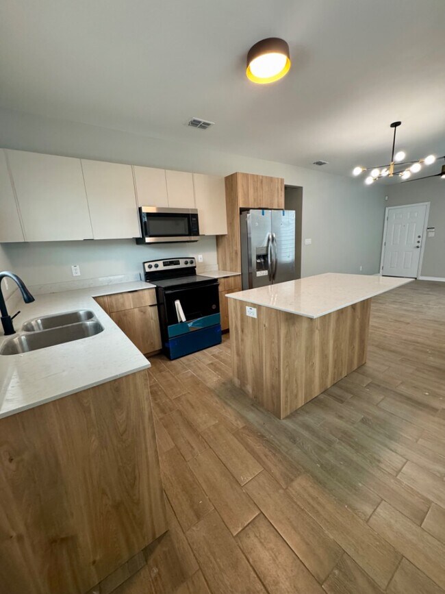 Photo - 617 N Delaware St