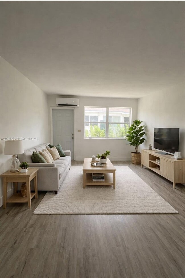 Building Photo - 2410 NW 11th St Unit 0