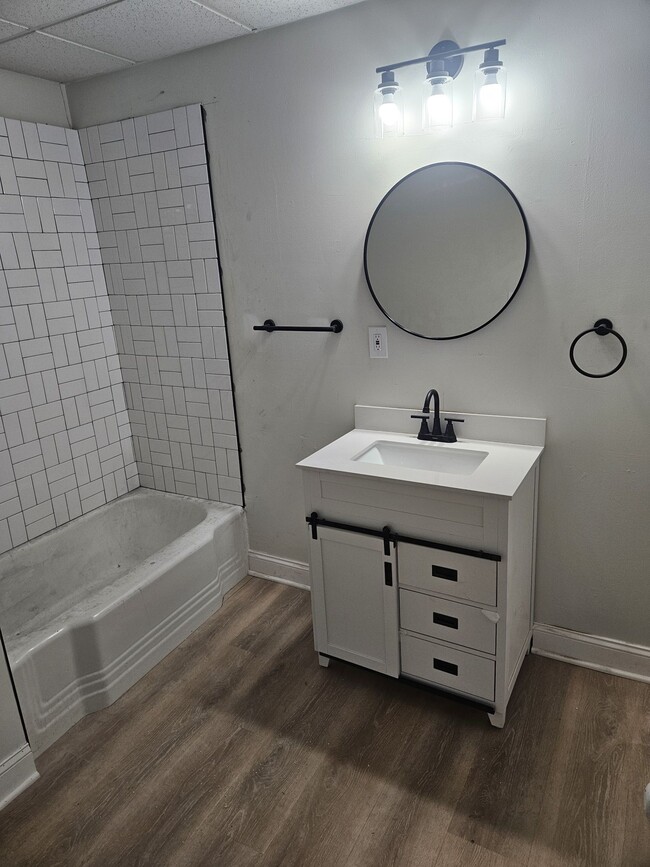 Photo - 533 Sumner Ct Unit Apt 1