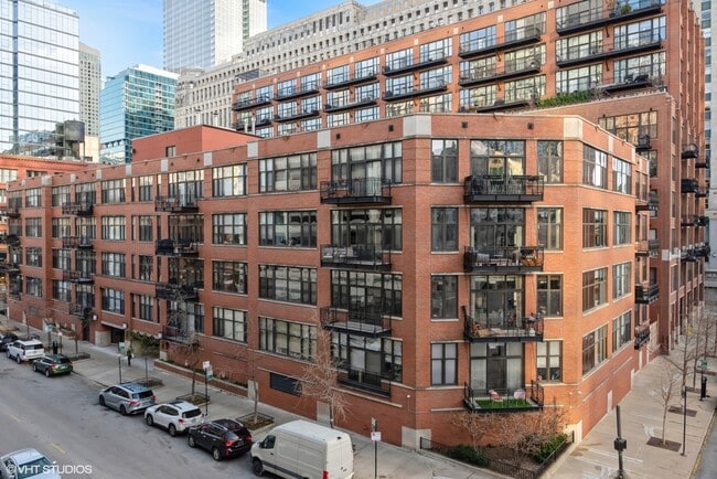 Building Photo - 333 W Hubbard St Rental