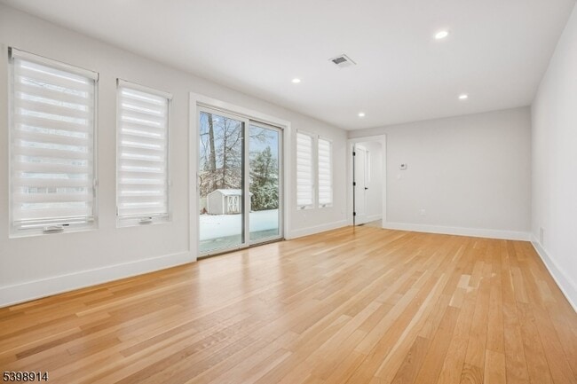 Photo - 30 Hemlock Terrace