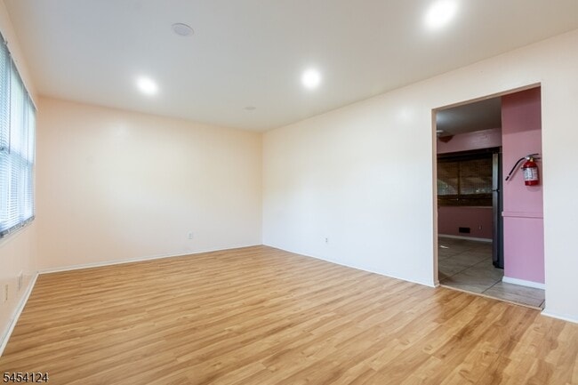 Photo - 640 Warfield Rd
