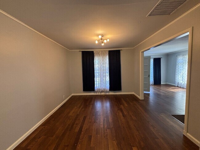 Photo - Perfect and Updated Rental close to TU!