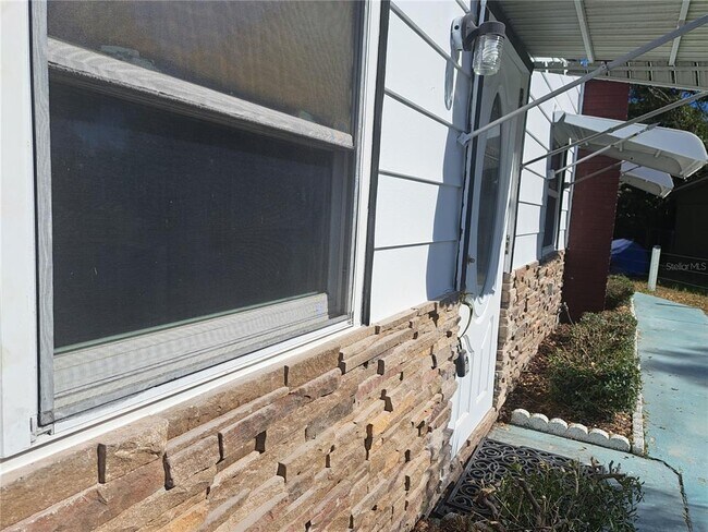 Photo - 1040 65th St S