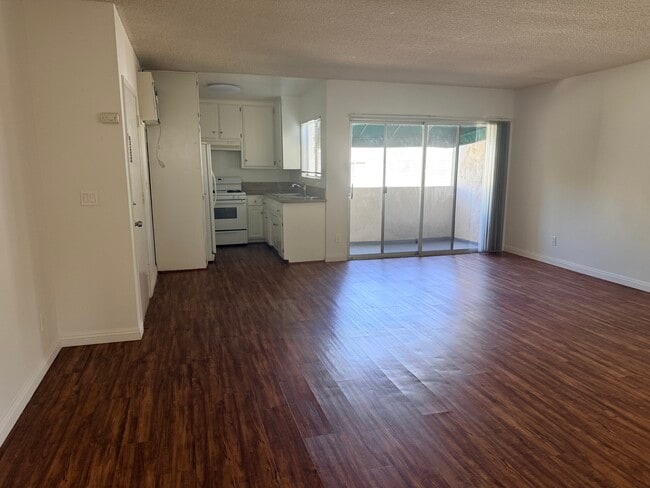 3055 Foothill Blvd, La Crescenta, CA