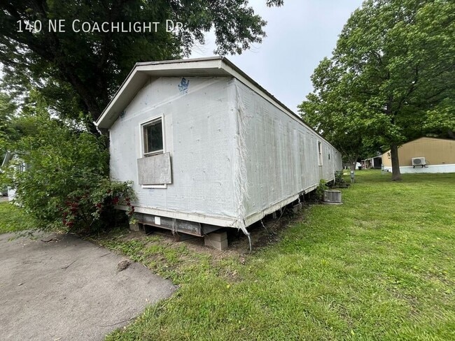 Building Photo - 140 Coachlight Dr