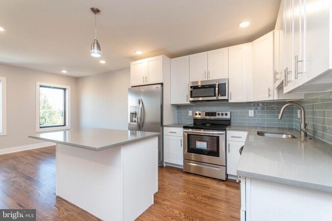 Building Photo - 814 N Uber St Unit 6