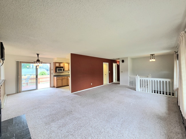 Photo - ** Oversized 4-Bedroom House w/ 2-Car Garage, & Fenced Backyard in a great Wenatchee Neighborhood!